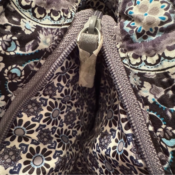 Vera Bradley Blue-Gray Medallion Quilted Pocketed Tote - Picture 5 of 5